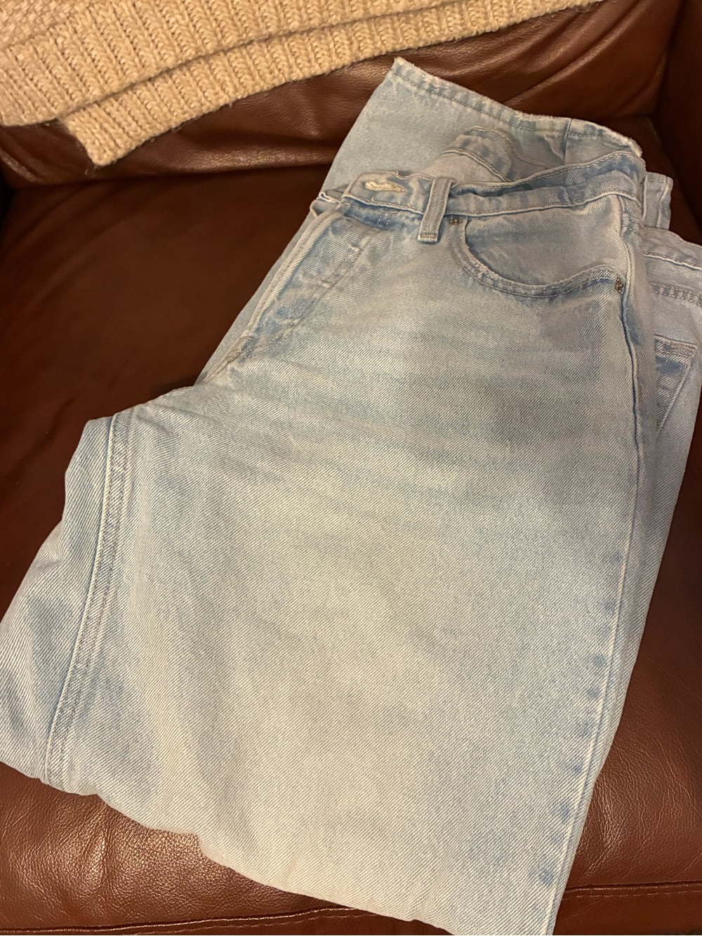 Universal Thread Light Wash Straight Jeans